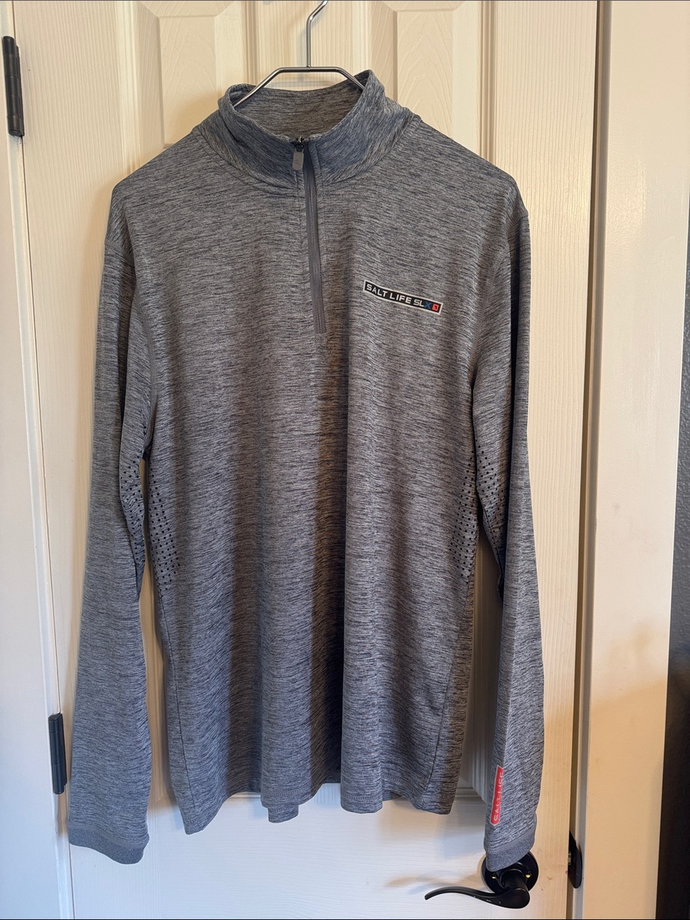 Men’s “Salt Life” brand 1/4 zip pullover in size Medium.